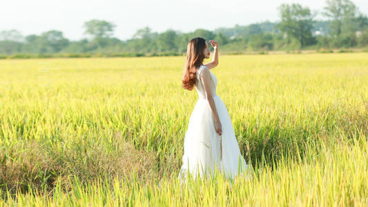 有多少困难是难以言喻的，有多少时间是由于等待