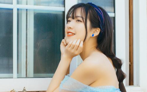 一个22岁的女孩必须具有成年人的远见和理性的智慧