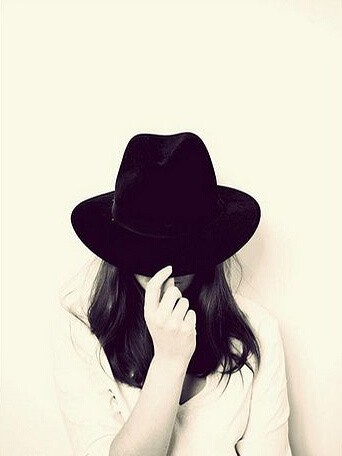 经典句子：总有人无缘无故让你微笑