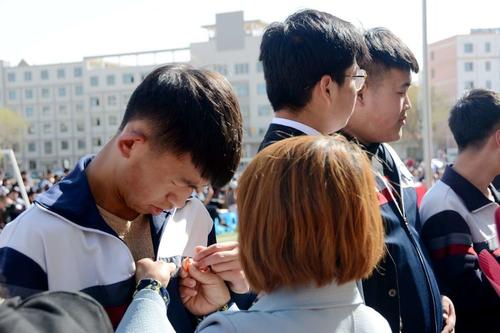 让青年以最美丽的光芒发光