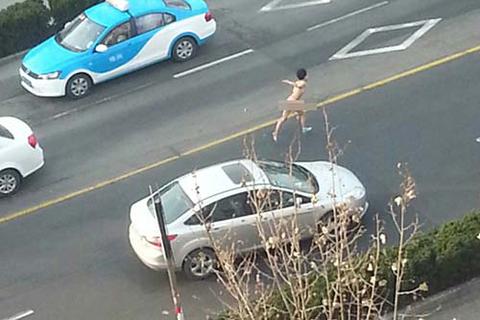 我们在社会上赤身裸体，找不到方向