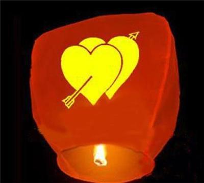 80年代后最牛的企业家大学生,每年卖出孔明灯赚百万