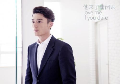 他在这里，请闭上你的眼睛。经典台词