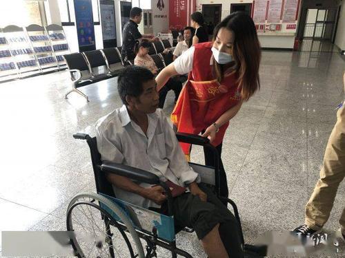 以雷锋为主题的构图