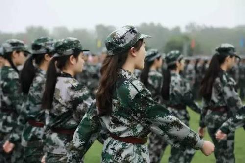 我们一起经历了军事训练