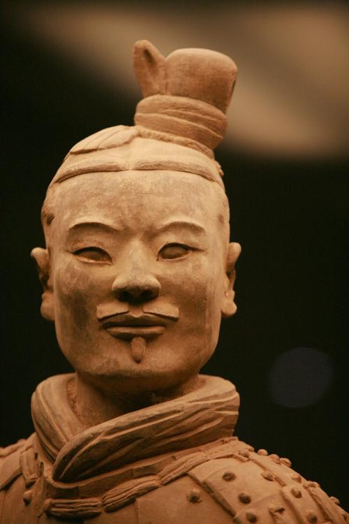 像“跪射手”那样放低自己