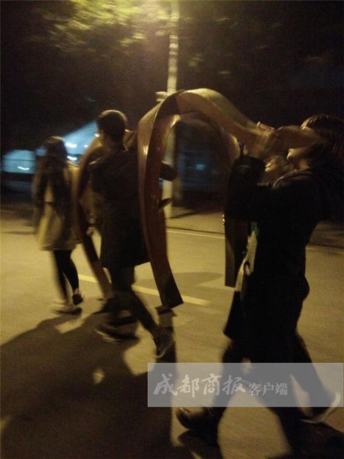 在大学里，男孩们必须记住这21个金字