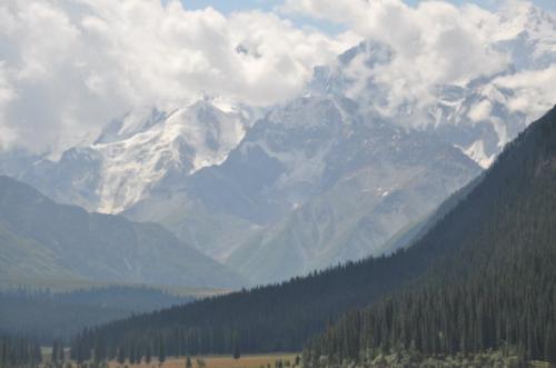 读了《阿莱泰角》后，阿勒泰在蔚蓝的天空下思考