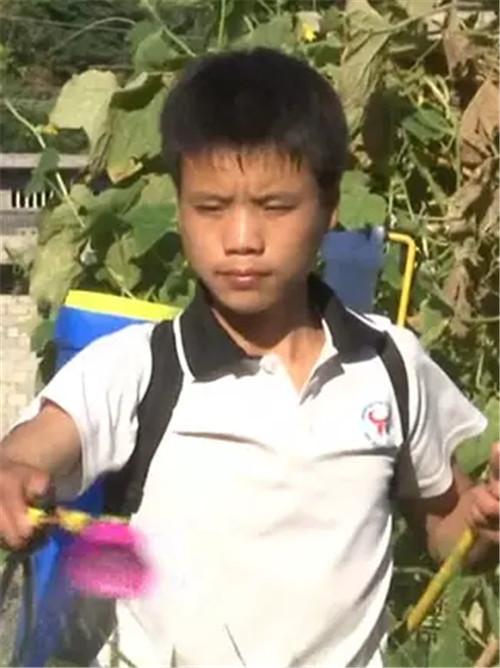 2014年最美丽的孝顺男孩吴进奇