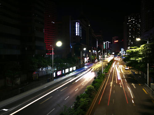 谁会越过人群来爱你，你必须等待