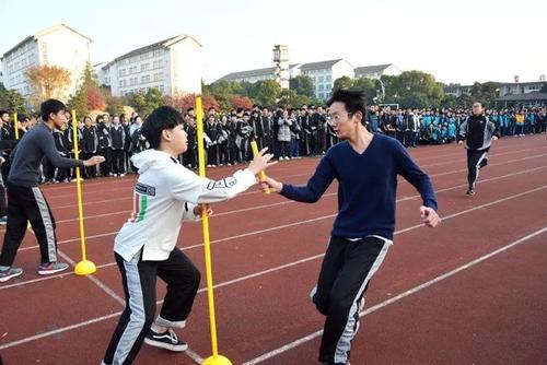 正面继电器组成