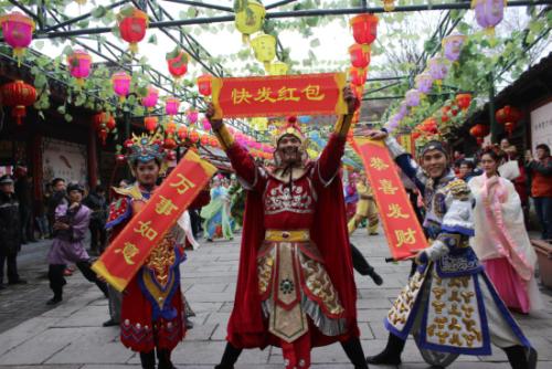 关于参观庙会的组成