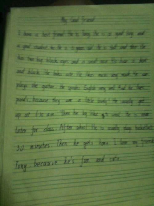 描述男孩外观的构图