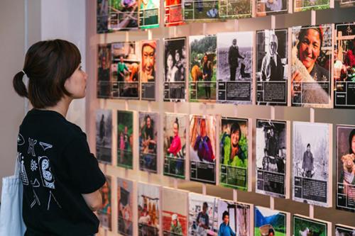 母亲的笑容组成