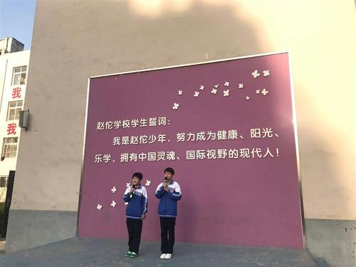 推动普通周在旗帜下讲话