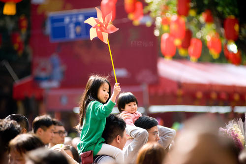 撰写关于广州购物习俗的文章