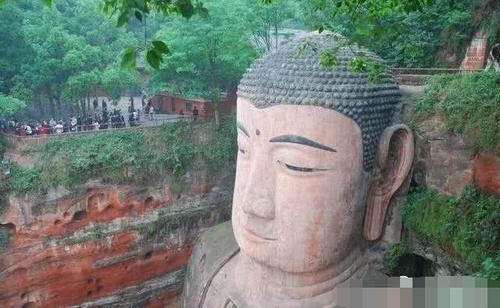 有乐山大佛构图