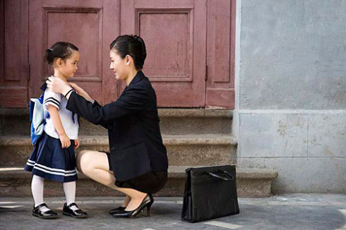 看着孩子快乐地成长