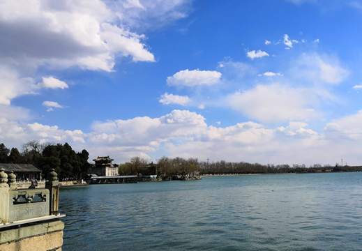 与朋友一起玩的句子与朋友一起玩的句子1