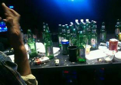 谈论饮酒的悲伤