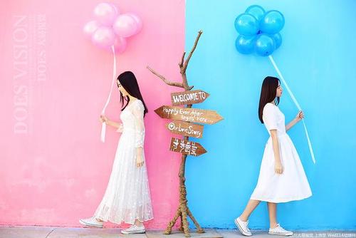 快乐的女友在一起聚会