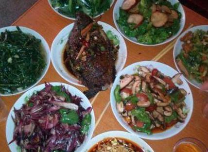 在朋友圈中谈论各种菜肴