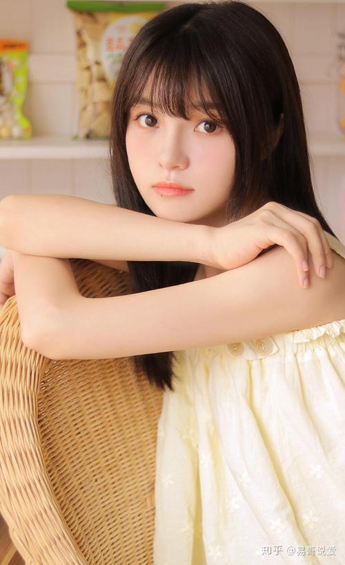 询问和回答有关男孩的问题