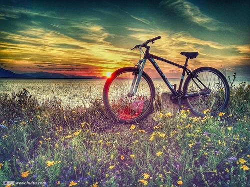 描述一个快乐的人的句子1描述一个快乐的人的句子1