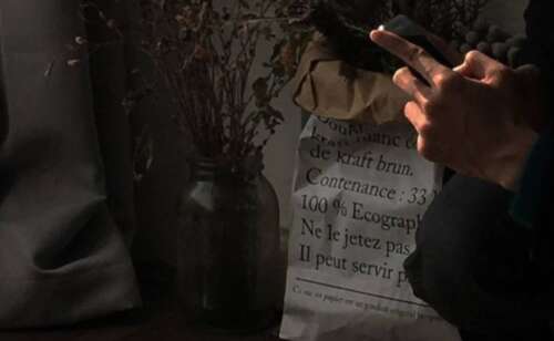 对某人感到失望，并沮丧地与某人感到失望的句子1