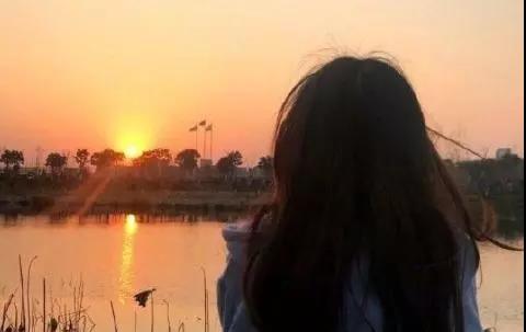 嫁给悲伤和无助的句子1