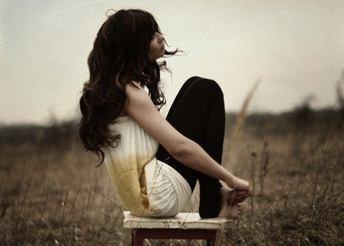 朋友的悲伤和无奈的时刻，让人流泪红眼