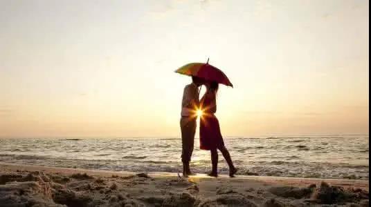 在结婚周年纪念日为您的爱人祝愿您的夫妻甜蜜的爱情句子1