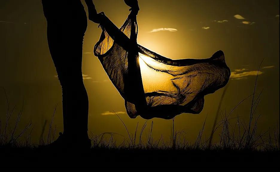 让人回想过去，回想过去时感到难过的句子