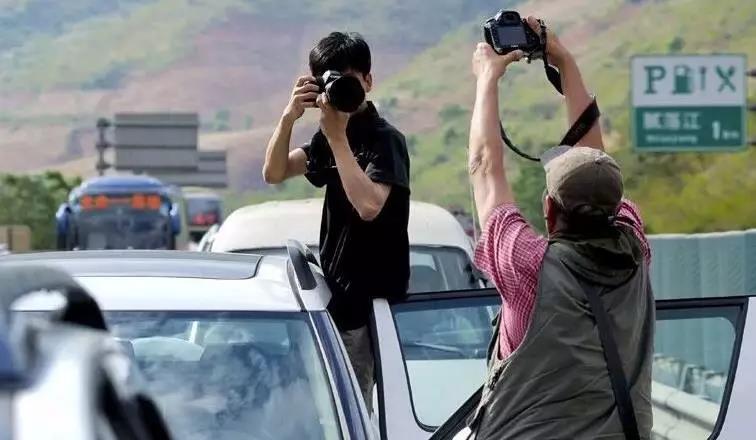 图草开玩笑说上班途中堵车2