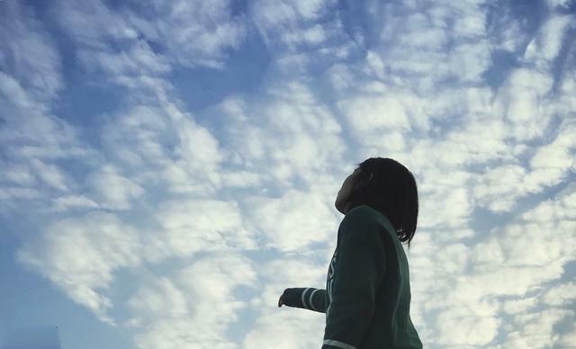 感知社会现实的句子