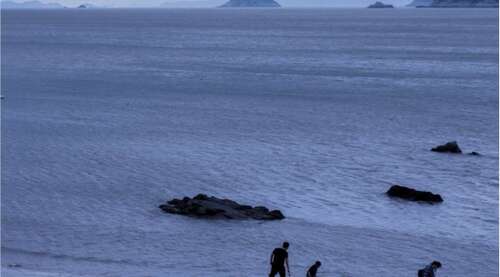 与朋友打羽毛球的句子