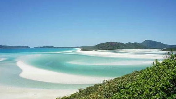 在沙滩上玩的句子