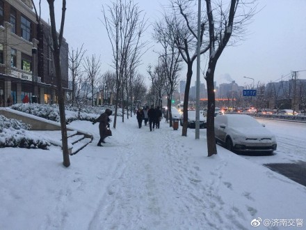 谈论新年的雪