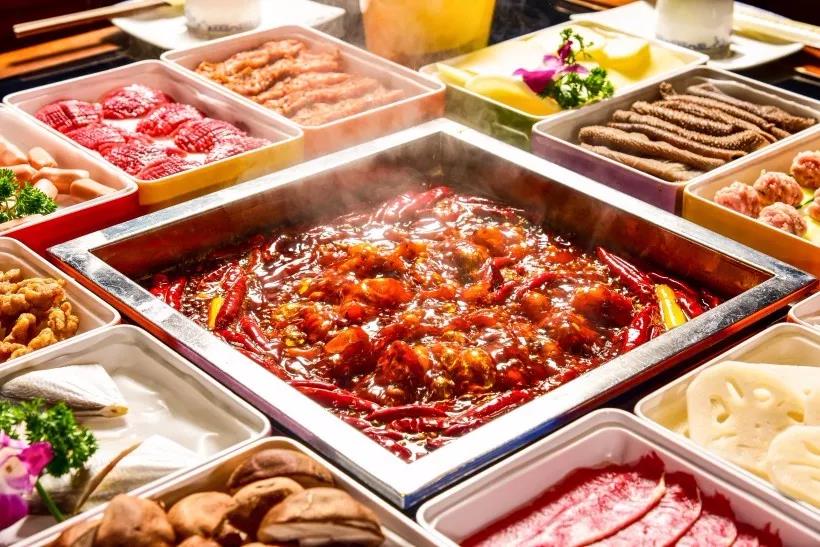 谈论冬天的第一道火锅餐