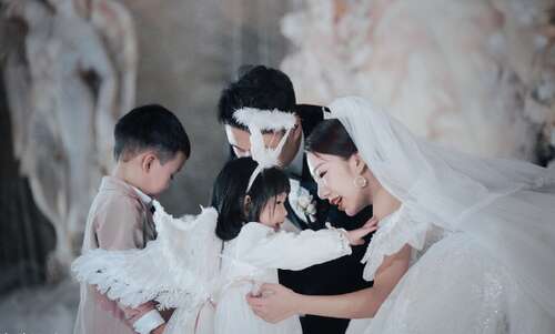 用来描述母亲和女儿在一起玩乐的句子