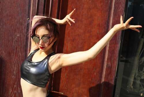 描述快乐对话的句子