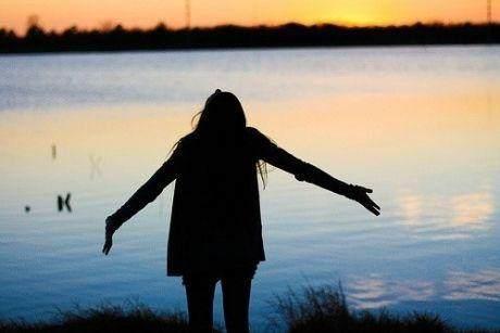 夜深人静的女孩圈子里的朋友谈论