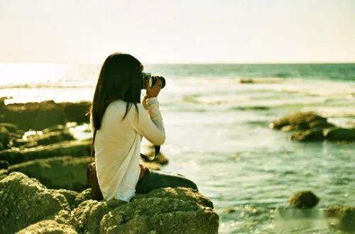 悲伤的朋友圈谈论女孩