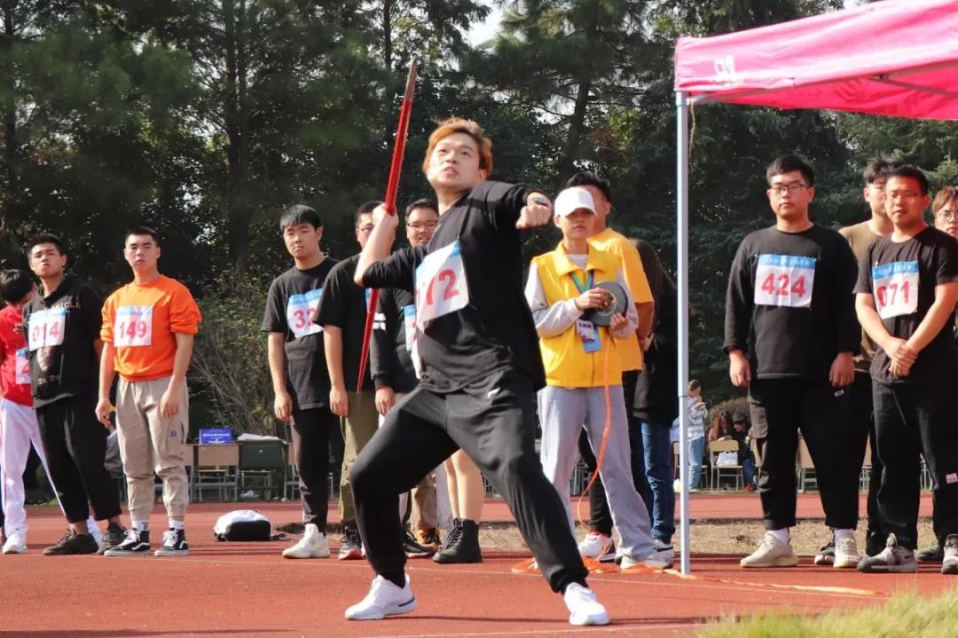 冬季运动会欢呼吃水