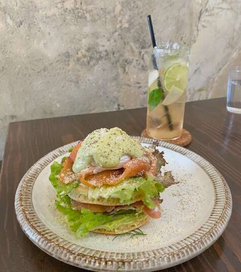 用来形容与朋友开心的句子