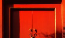 帮助别人也会使自己开心的句子