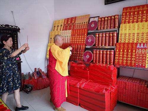 谈谈拜佛，焚香和祈祷的心情