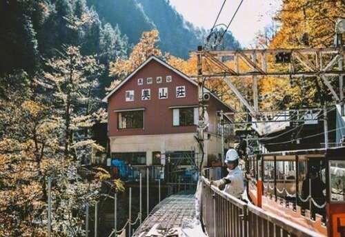 在雪中玩乐的句子1