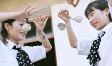 描述人物开心的句子