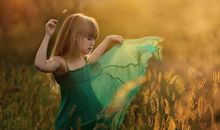 小朋友笑的开心的句子